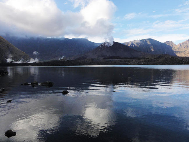 photo_09_le_mysterieux_volcan_du_moyen_age_c_pascal_guerin_-_kwanza